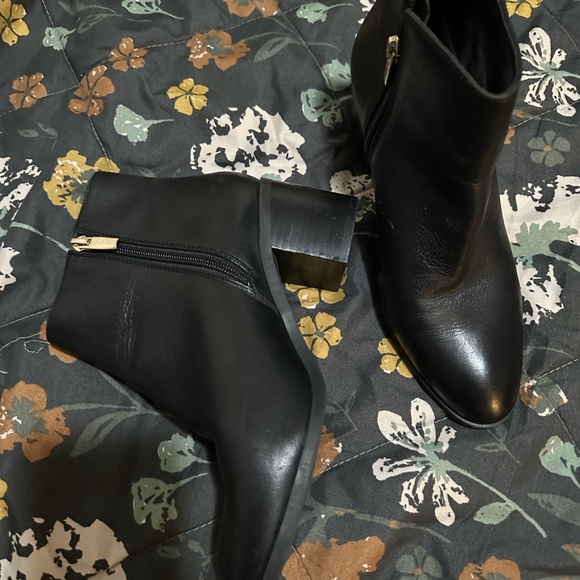 Vince Camuto booties - Picture 5 of 5
